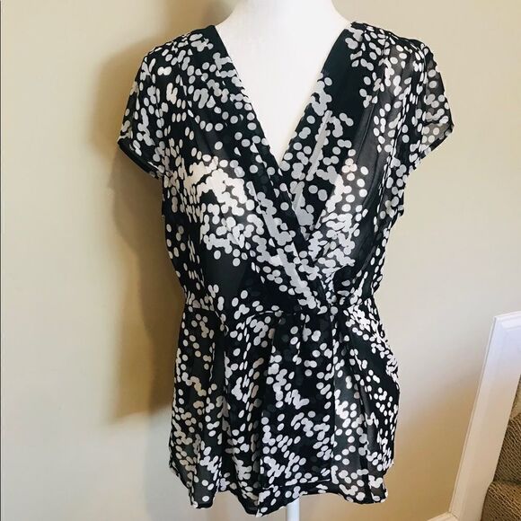 COPY - 👠Banana Republic black and white wrap top.  Size Medium - Picture 1 of 7